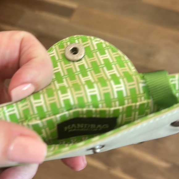 Handbag Handcuff - Picture 8 of 10